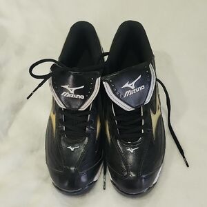Mizuno Men's Black and Gold Shoes cleats